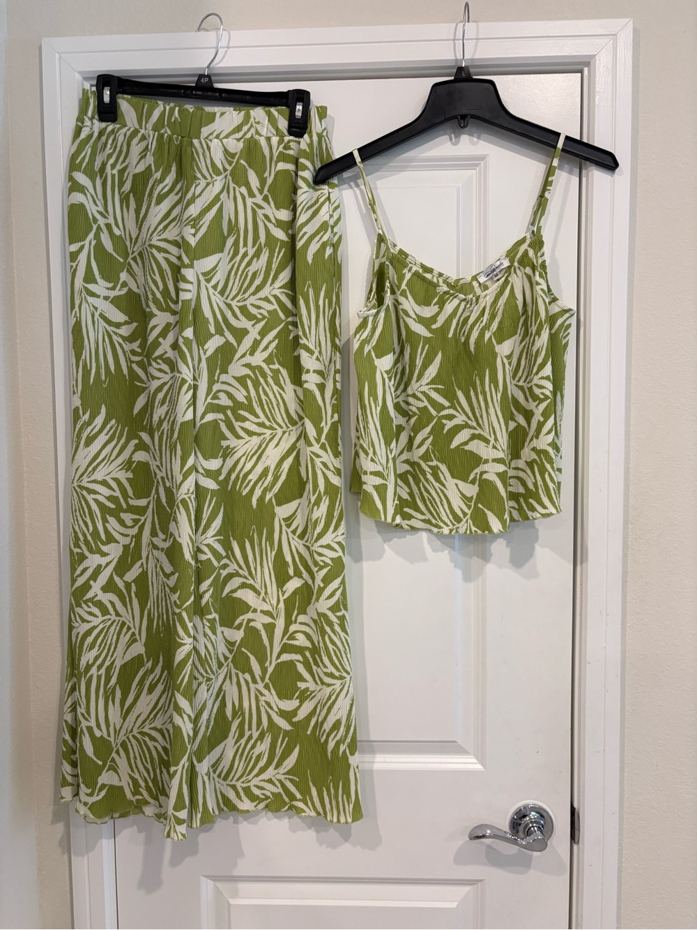 Green and beige Leaf Print Cami and Skirt pant